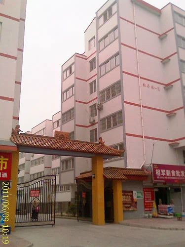 亚威金城3室2厅1卫南北朝向1000.00元/月出租