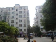 百盛家园顶楼带阁楼有车库 看房子提前预约