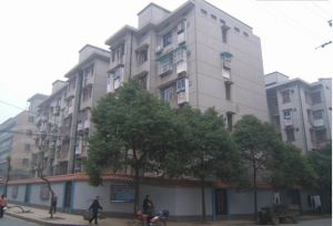 楼层好,带杂物间,卧室朝南,免费停车,生活方便