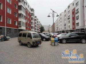 关小片内,1楼精装修 户型好,院子大可停车