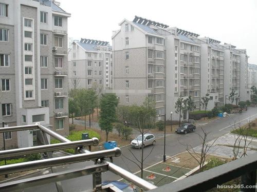 恒伟绿洲3室2厅1卫南北朝向1500.00元/月出租