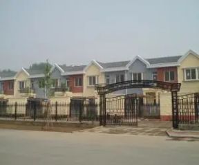 联排别墅,独立小院+独立车库房本满五,房主诚心出售