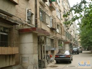 郑州路小2室南北通透位置好出门就是3号大张