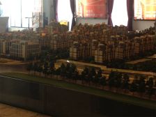 此房是 二楼房源,房主精装修 看房方便 噢噢嚄