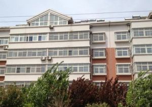 仓圣公园旁怡园花都三室带车库报价58万