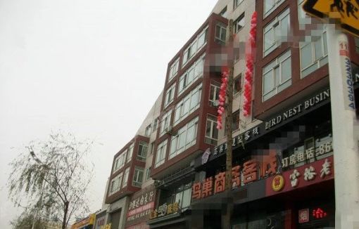 金汇大厦2室1厅1卫南朝向2500.00元/月出租