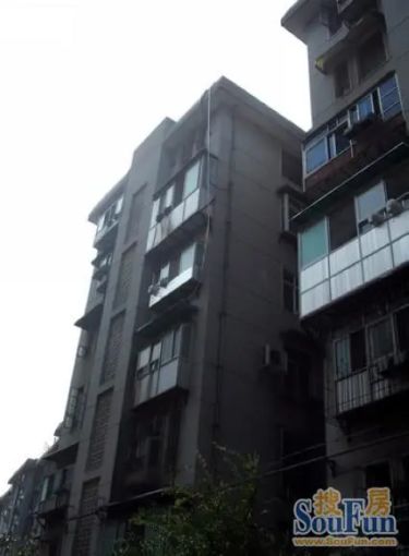 东城壕小区3室2厅1卫南北朝向800.00元/月出租