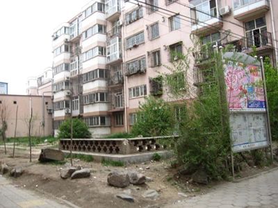 县府街小学教工楼1室1厅1卫南朝向800.00元/月出租