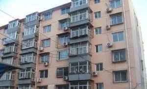 金山小区东区 步梯五楼 不顶 中间户 价位可议