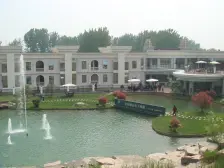 客厅带阳台朝东,适合首套房或小家庭居住,品质小区!