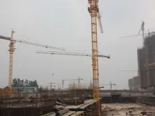 一楼的房子,带个小院40平,适合家里有老人居住。