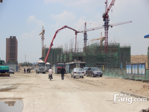 傲北上城实景图工程施工实景图（2013-07-02）
