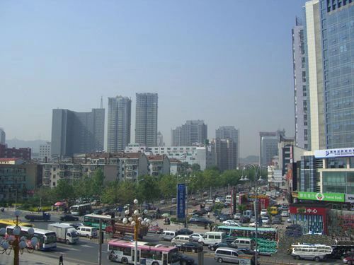 前进路4室2厅1卫西南朝向1350.00元/月出租