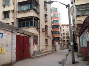北盟路98号院家属楼2室2厅东