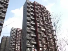 此房为万科精装修两室,进地铁口,高楼层,阳台在客厅