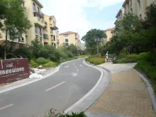 顶跃阁楼空间大,上下使用面积200多平,电梯独立入户