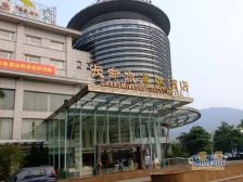 空气清新.房子靠别墅的......