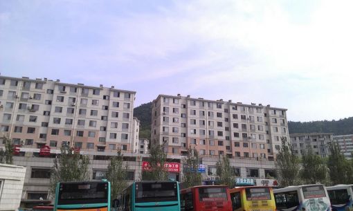 星海中龙园3室2厅2卫南北朝向3500.00元/月出租