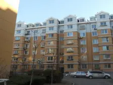 跃层五跃六,外阳台已经封闭,视野开阔,绿植茂盛