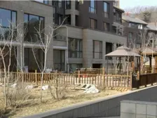 卡纳意乡西园 一跃二 南北大院 门前可停车 带地下室