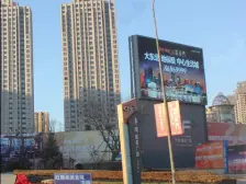 华润一期地势平坦,小区中间楼位置,中间楼层,有车位