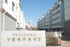 房子重新装修了,70年产权,小区绿化好,很安静