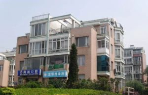 此房是 南向小户型 一室一厅 户型方正 采光充足