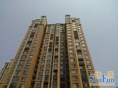 岭湾峰尚2室1厅1卫南北朝向1600.00元/月出租