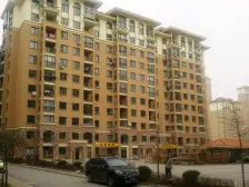 湾里南南北两室,中间楼层,楼下就是金湾商城