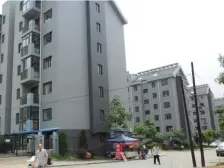 华宇凤凰城 大黑山下中间楼层 清水房随意装修 有钥匙