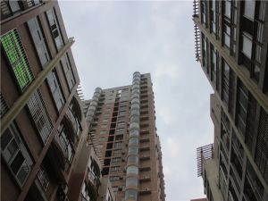 采光刺眼,交通方便,南临洛浦公园,解放路地铁口双气