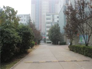 南昌路王府井旁中侨水榭中间楼层诚心出售