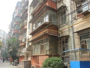 南昌路洛阳大酒店旁三室三卧朝南看房方便