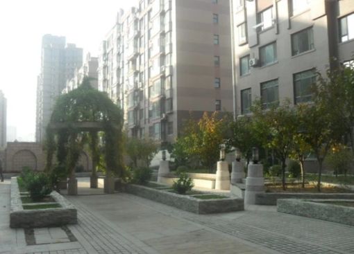 龙畔锦城2室1厅1卫南北朝向2800.00元/月出租