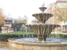 依云小镇精装修,大四居居,带小院90平