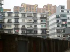 职高小区 两室一厅 简单装修 拎包即住 交通便利