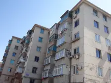 迎春街 三室简单装修 格局方正 位置好 楼上带阁楼