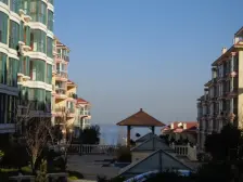 滨海路5层 带阁楼 采光视野好 南北通透 看山看海