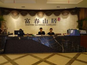 温泉小区 精装两房 低总价 看房方便