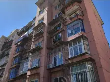 金源花园 有车库!!站前多层步梯 好楼层 客厅大开间