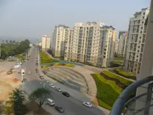 美式风格精装,中间楼层,附带家具家电,看房方便