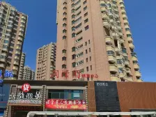 此房采光充足,亮堂宽厅,窗户大。南边窗户