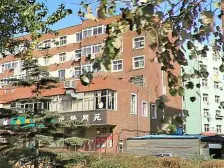 :大黑山旅游度假区,轻轨站旁,公交站旁