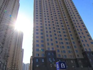 自由向精装修三室洋房中间位置直接拎包入住