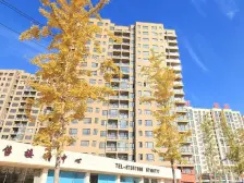 房主精装自住, 户型好.楼层好,近鸿玮澜山轻轨站。