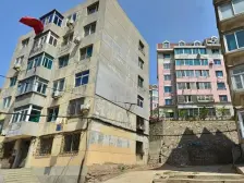 99年封闭小区,可用公积金,近恒隆广场,出门公交站