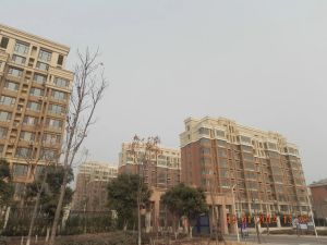 颐丰花园绿溪园洋房!精装客卧朝阳三室带车储!
