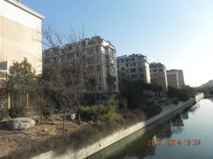 中德花园带南向大车库方正户型小区停车方便