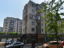 人民广场封闭小区多层电梯洋房一楼有车位