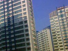 此房是门市 半地下跟一层 交通便利 地点繁华 凯德商圈